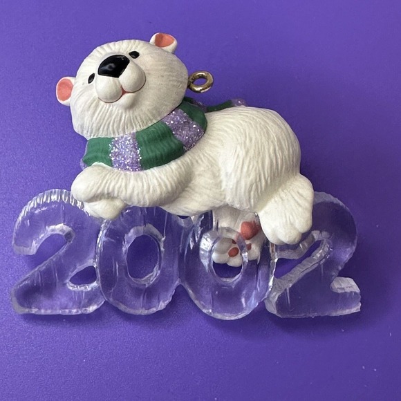 Hallmark Cool Decade 2002 Polar Bear Animal Figurines, Dated Discontinued VTG - Picture 1 of 4